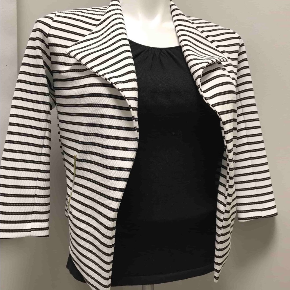 Roz & Ali black & white blazer.